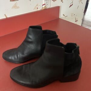 Elegant Black Ankle Boots